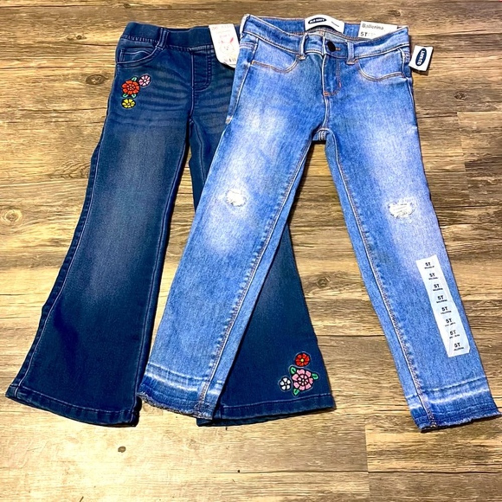 NWT. Lot of 2 GIRLS JEANS. OLD NAVY AND 365 KIDS. SIZE 5